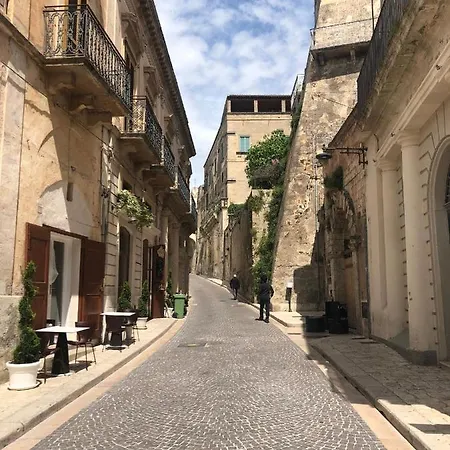 בית הארחה Affittacamere Near The Castle *